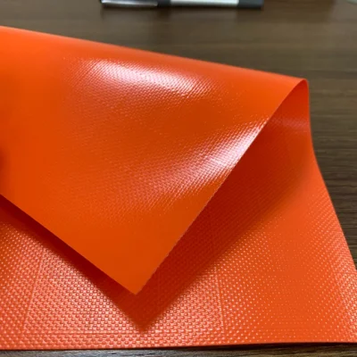 La tela cerata laminata rivestita ignifuga resistente ai raggi UV impermeabile di colore arancione rotola la tela cerata del PVC per le borse delle tende delle coperture del camion